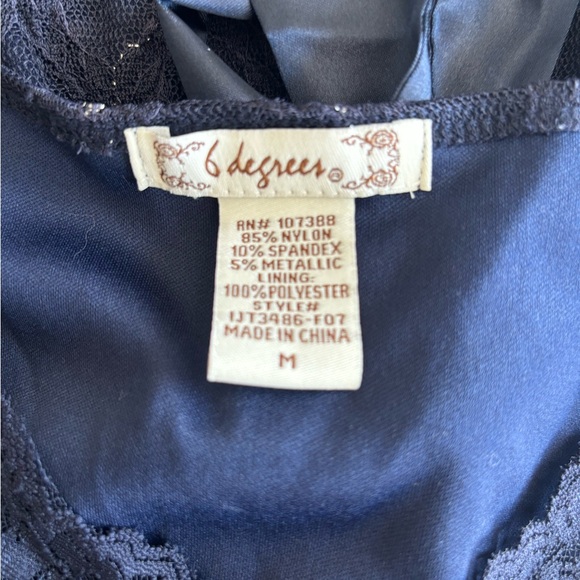 Adorable short sleeve lacy navy blue top with ties in the back! - Picture 3 of 3